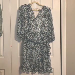 Quarter length sleeve , lightweight dress with tie belt